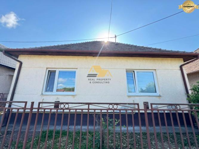 Reality Exkluzívne! Predám 3 izbový rodinný dom v Komjaticiach