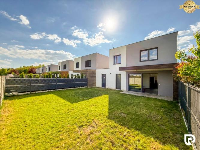 Reality RADO | 4i rodinný dom s garážou, Pod privádzačom - Trenčín