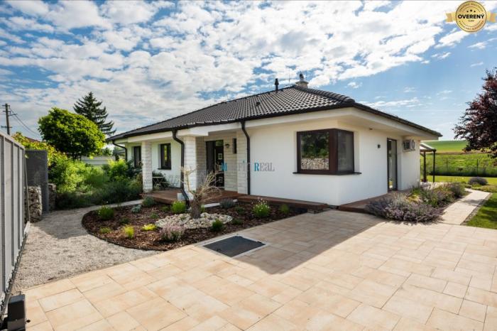 Reality Moderný, zariadený, 4 izbový rodinný dom - v obci Andač (Zbehy)