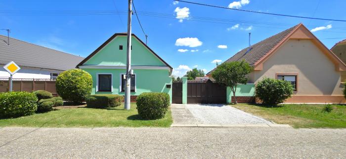 Reality PNORF – 4i dvojgeneračný rodinný dom | Garáž | Záhrada | Šoporňa – Kráľová | R1