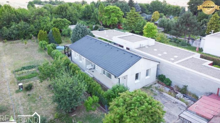 Reality PREDAJ - DVA RODINNÉ DOMY - BIELY KOSTOL - 883 m²