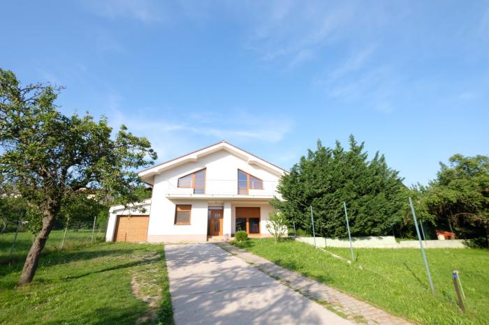 Reality 6i RD 220m2, ul. Segnáre, BA IV - Lamač, garáž, záhrada, KLÍMA, 3x kúpeľňa, terasa