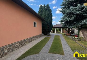 Reality EXKLUZÍVNE NA PREDAJ DOM V IŽI S VEĽKÝM POZEMKOM A SÚKROMÍM