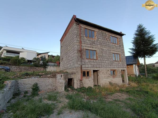 Reality Rodinný dom na rekonštrukciu blízko centra mesta – Nová Baňa