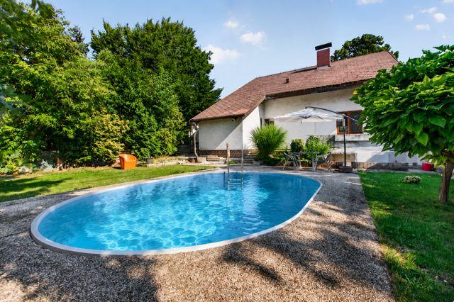 Reality Predaj 5 izb.dom, 317 m2, pozemok 600 m2, Tomášov, bazén, garáž