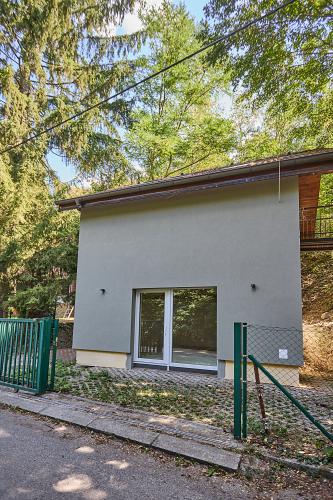 Reality PNORF- Maisonette Loft: Industriálna elegancia v objatí lesa