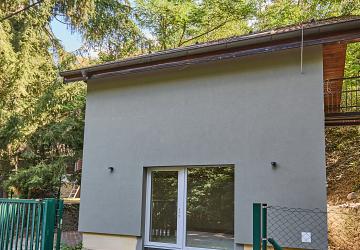 Reality PNORF- Maisonette Loft: Industriálna elegancia v objatí lesa