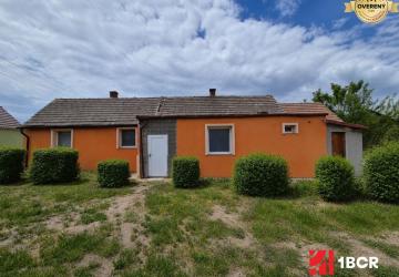 Reality 3 – IZB. RD S POTENCIÁLOM ROZŠÍRENIA, POZEMOK 594 m², HURBANOVA, KÚTY