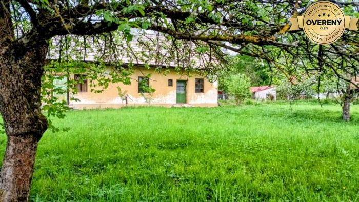 Reality Vidiecky rodinný dom-chalupa s pozemkom 1050m2