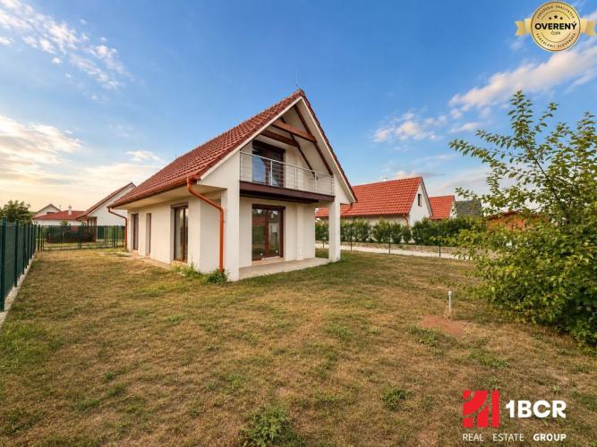 Reality 1.BCR | MODERNÝ 4-IZB. REKREAČNÝ DOM, NOVOSTAVBA, ZELENÁ VODA, SÚKROMI