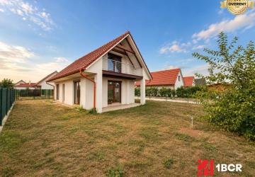Reality 1.BCR | MODERNÝ 4-IZB. REKREAČNÝ DOM, NOVOSTAVBA, ZELENÁ VODA, SÚKROMI