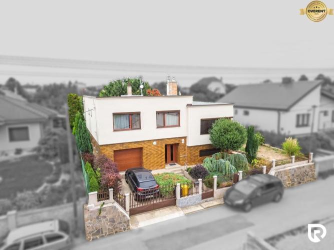 Reality RADO | Rodinný dom 240m2 + 719m2 pozemok, Veľké Zálužie - Nitra