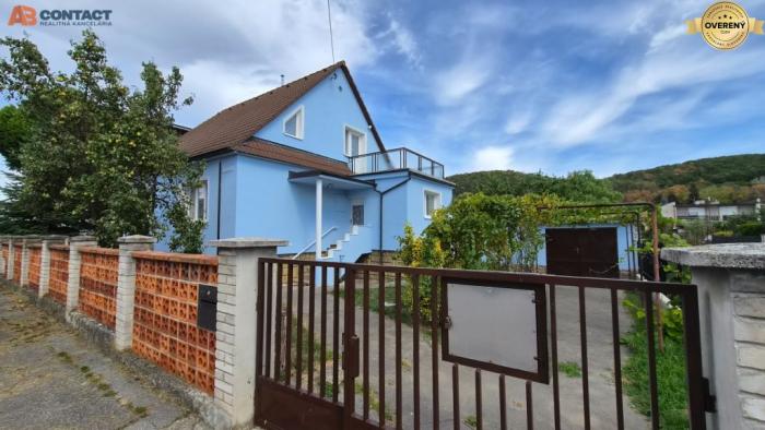 Reality PRIPRAVUJEME rodinný dom s garážou v slepej ulici v obci Sokolovce