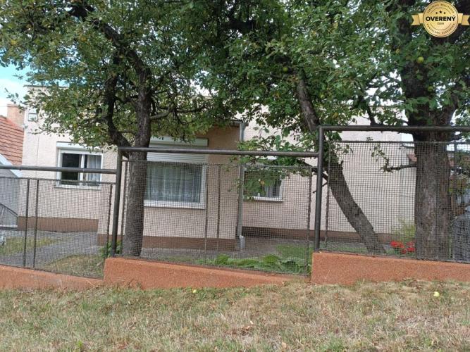Reality Dom so záhradou a ovocnými stromami na pokojnom mieste – Nová Baňa
