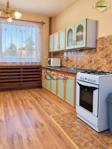 Reality RD s výnimočným pozemkom 2 449 m² v obci Beša – veľký potenciál