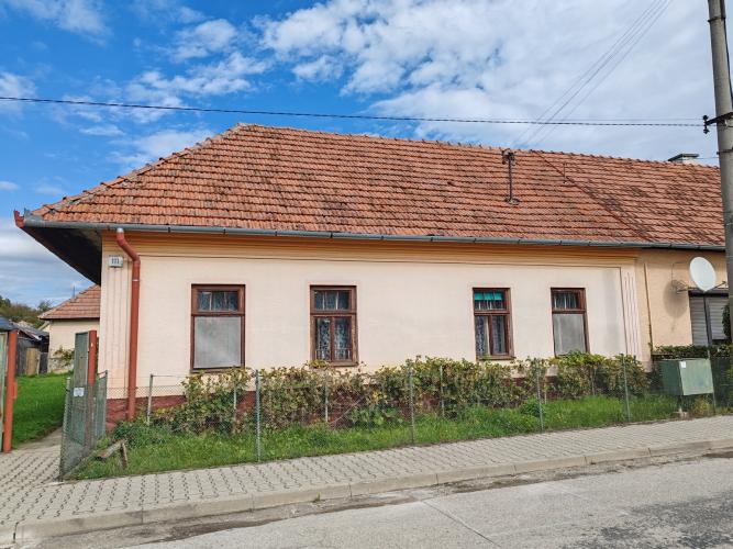 Reality Ješkova Ves - vidiecky dom s hospodárskou budovou