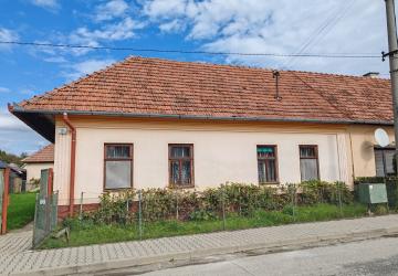 Reality Ješkova Ves - vidiecky dom s hospodárskou budovou