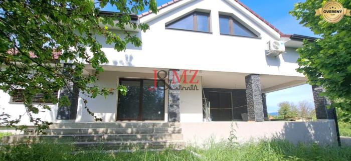Reality DOHODA  Rodinný dom, garáž a záhrada 2.600 m2, Žemberovce (SM–905)