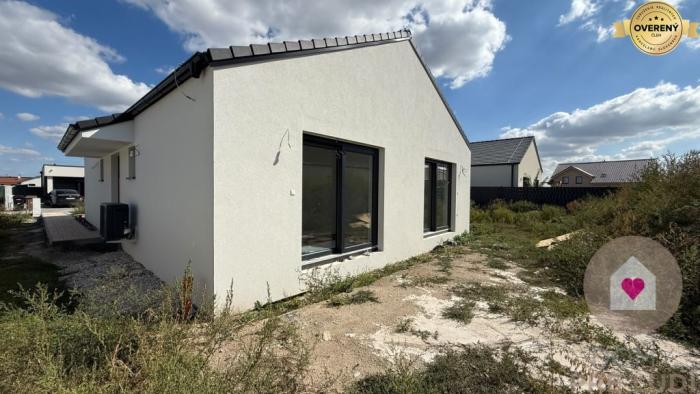 Reality MODERNÝ 4-IZBOVÝ RODINNÝ DOM V SENCI | 116,52 m² | POZEMOK 523 m²