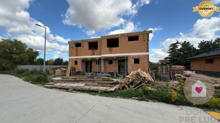 Reality 4-IZBOVÝ RODINNÝ DOM V DVOJDOME – JELŠOVÁ ULICA, BERNOLÁKOVO