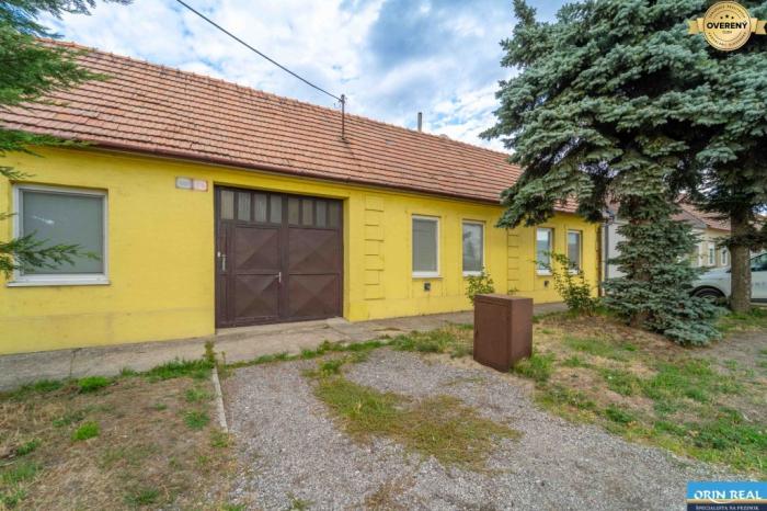 Reality PRIPRAVUJEME PREDAJ RD S PRIESTRANNÝM POZEMKOM  V MODRE KRÁĹOVEJ