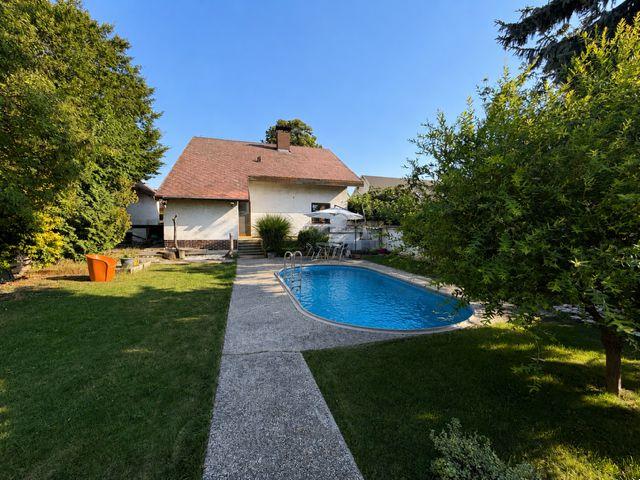 Reality Predaj 5 izb.dom, 317 m2, pozemok 600 m2, Tomášov, bazén, garáž