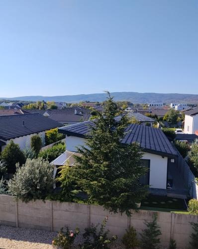 Reality Novostavba 4i BUNGALOV 127m, Malý Raj, obce Slovenský Grob, pozemok 428m2