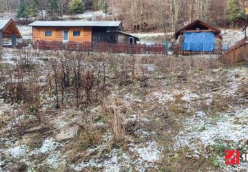 Reality STAVEBNÝ POZEMOK NA DOM S 3 BYTOVÝMI JEDNOTKAMI, OŠČADNICA