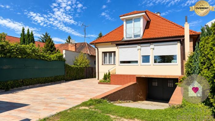 Reality BERNOLAKOVO - Hlavná ulica - UP cca 210 m² a pozemkom 957 m², garáž