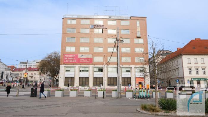 Reality Bez Provízie RK. Voľné Kancelárie v budove na Námestí SNP.