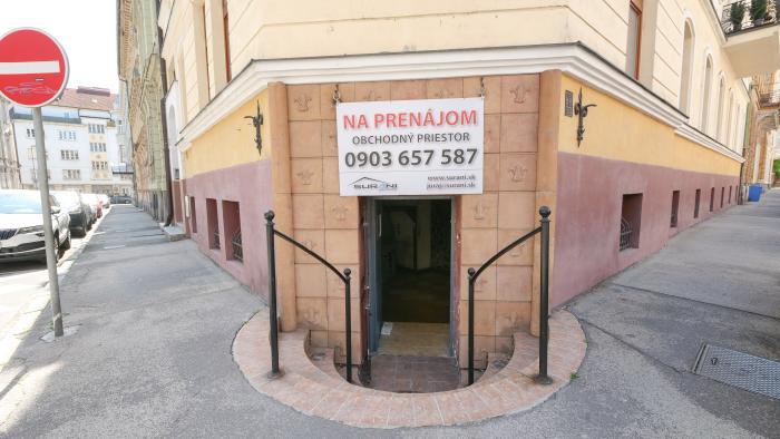 Reality Prenájom Obchodného priestoru, 200m2, Sládkovičova ulica – Staré Mesto.