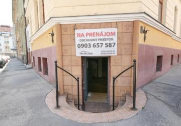 Reality Prenájom Obchodného priestoru, 200m2, Sládkovičova ulica – Staré Mesto.