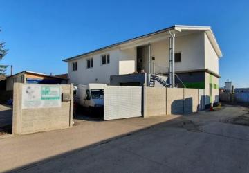 Reality PNORF – hala, polyf. budova s 3x 2i byty, kancelárie, kovovýroba, garáž, 557 m2, Lubonas