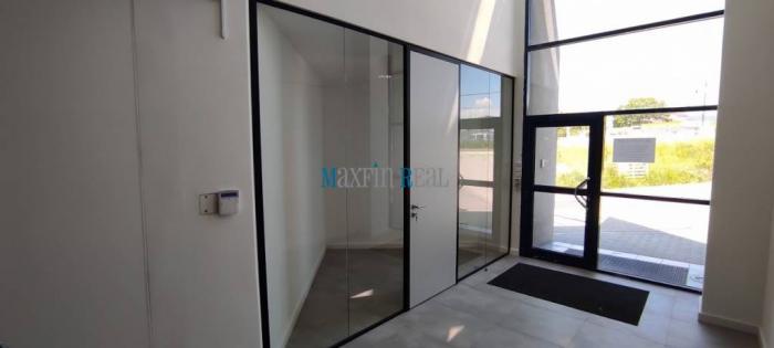 Reality MAXFINREAL - Malá kancelária s parkovaním