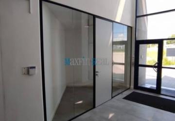 Reality MAXFINREAL - Malá kancelária s parkovaním