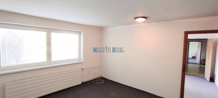 Reality MAXFIN REAL 4.Kancelária s parkovaním
