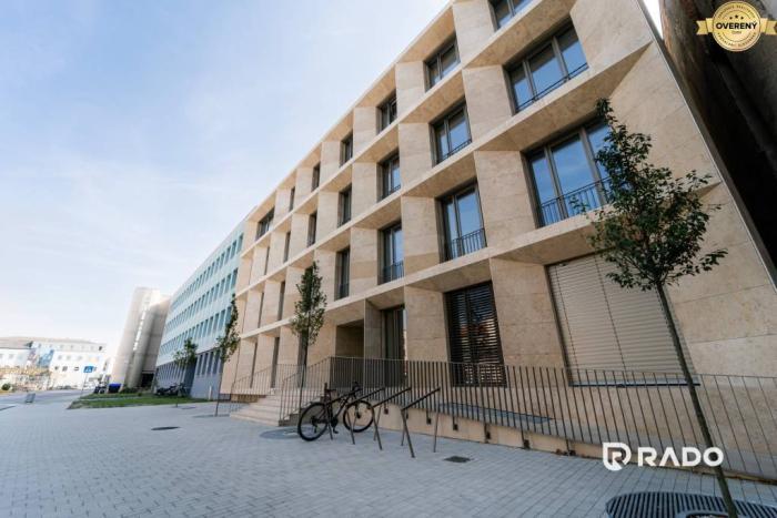Reality RADO | Na prenájom exkluzívne priestory 3. NP, Nám. sv. Anny, Trenčín