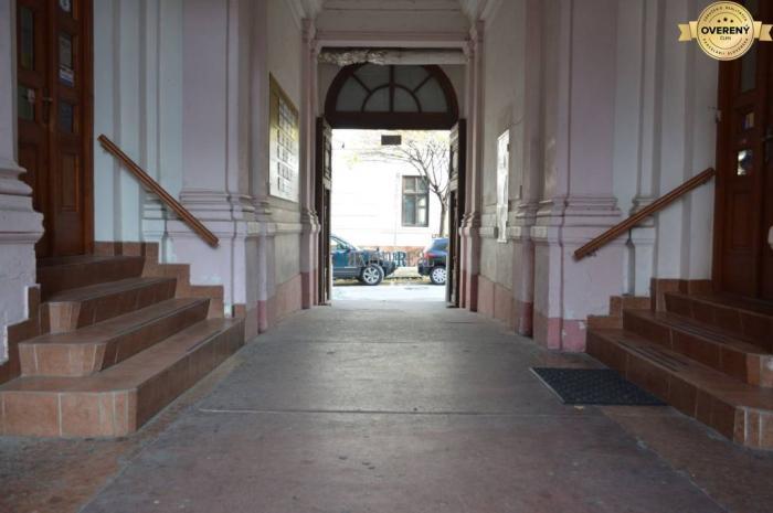 Reality 3 x kancelária v centre mesta  Nitry