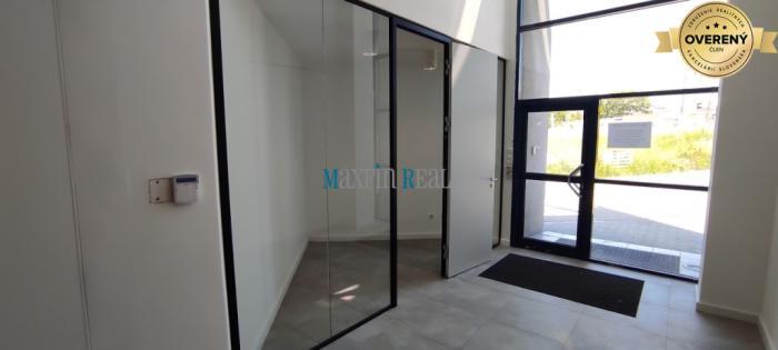 Reality Malá kancelária s parkovaním