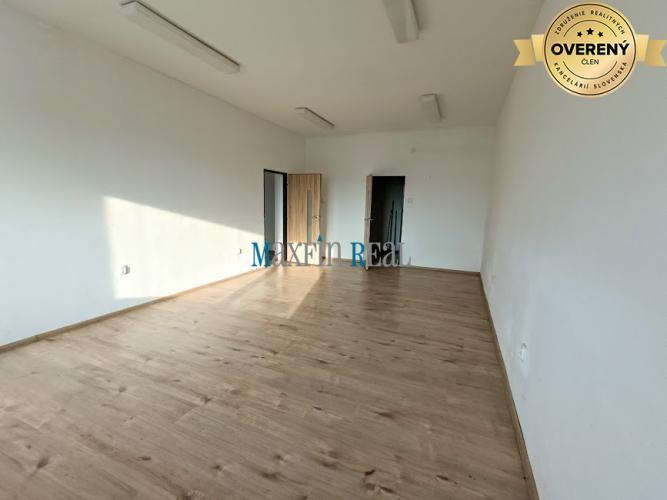 Reality Kancelárie  v polyfunkčnej budove s parkovaním