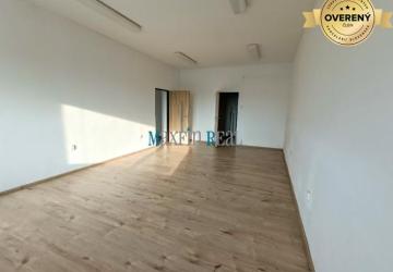 Reality Kancelárie  v polyfunkčnej budove s parkovaním