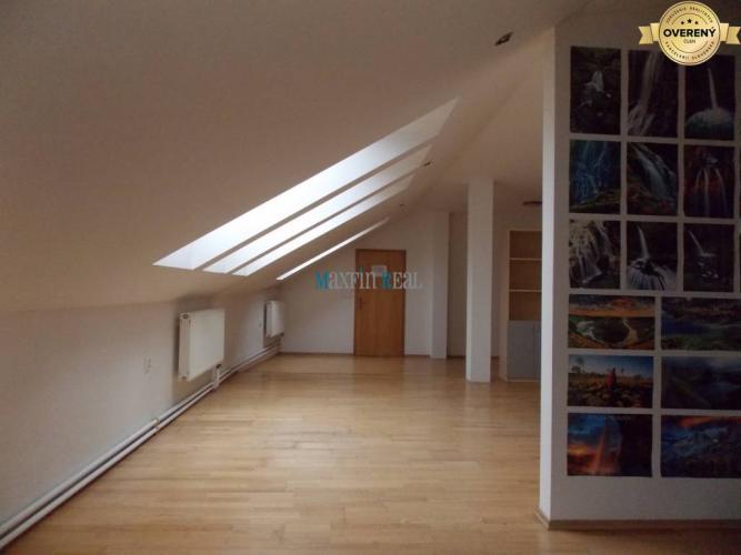 Reality Podkrovná kancelária s vaňou na Farskej ulici