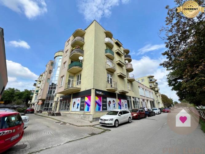 Reality GALANTA/CENTRUM - obchodný priestor s balkónom v OC GALAXIA
