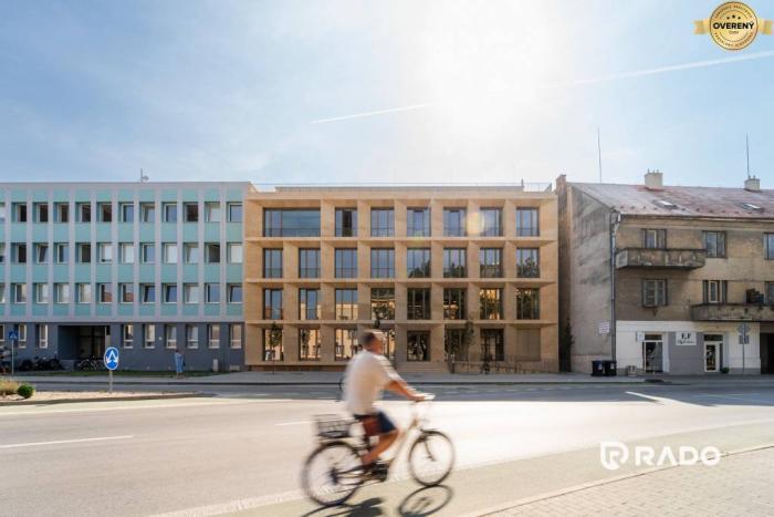 Reality RADO | Na prenájom exkluzívne priestory 2. NP, Nám. sv. Anny, Trenčín