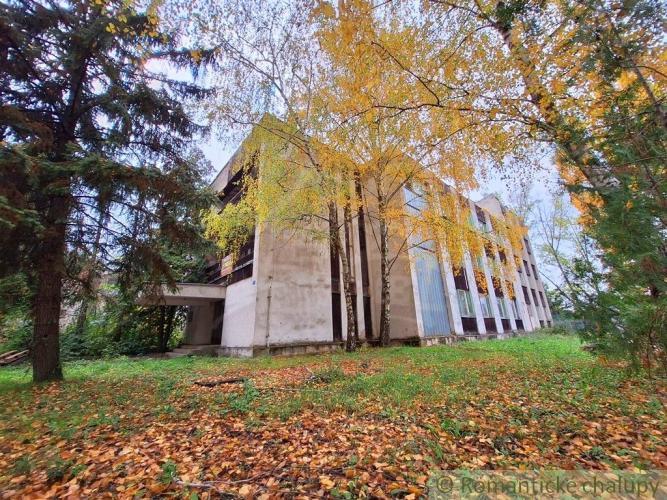 Reality Trojposchodový objekt na podnikateľské účely v kúpeľnom a wellness areáli Patince