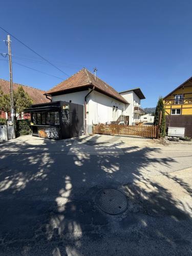 Reality Iné, Bešeňová