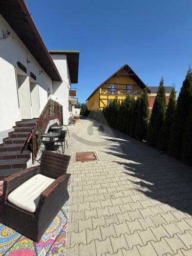 Reality Iné, Bešeňová