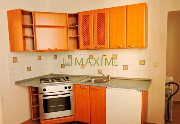 Reality Ponúkame na predaj nebytový priestor pod Hradom na bývanie alebo kanceláriu- na ulici Mikulášs