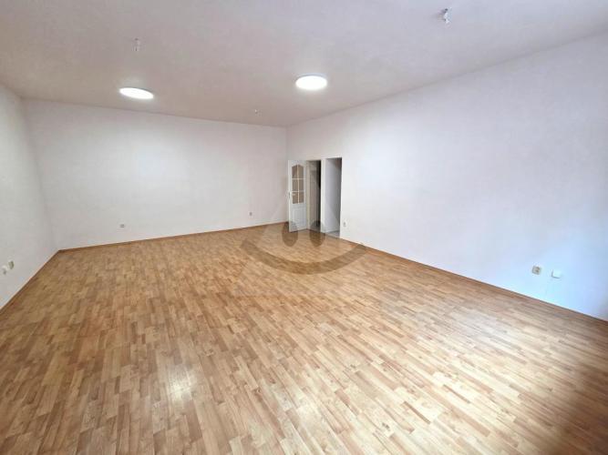 Reality Kancelárske priestory, Komárno, Sídlisko IV, Nám.M.R.Štefánika