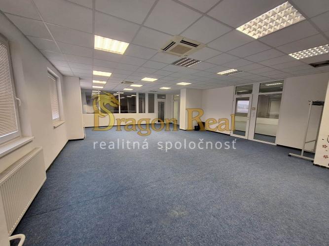 Reality PRENÁJOM – Kancelárske priestory + školiaca miestnosť – ĽUBOTICE